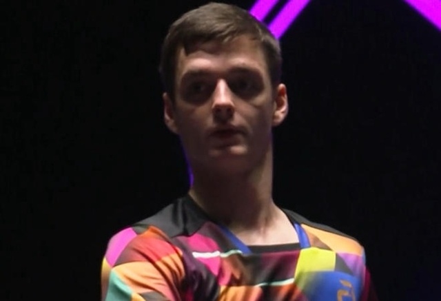 一人输球出, 冠军赛第二, 日晋级的雨