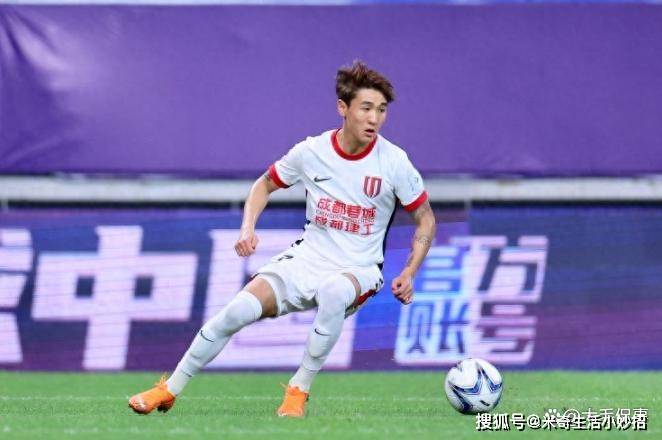 隆在训练中, 他此前代表